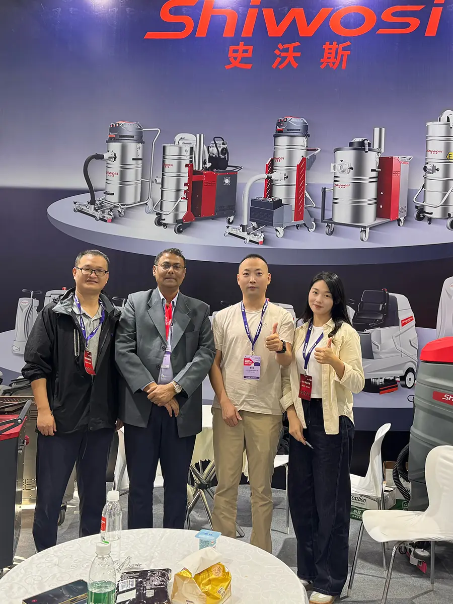 SHIWOSI team at an industry trade show