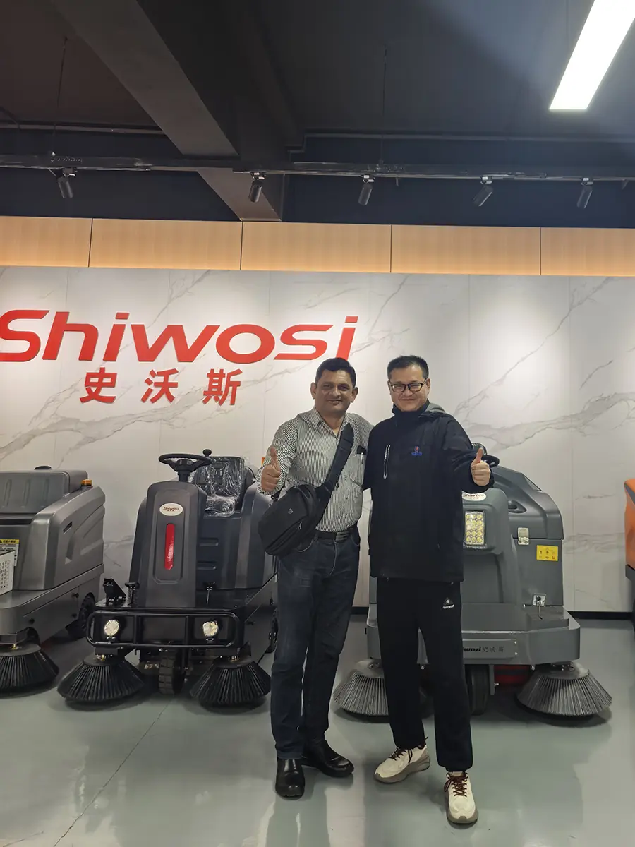 SHIWOSI team at an industry trade show