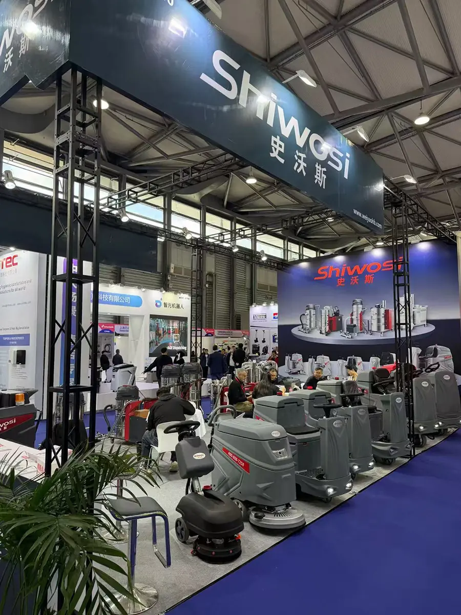 SHIWOSI team at an industry trade show