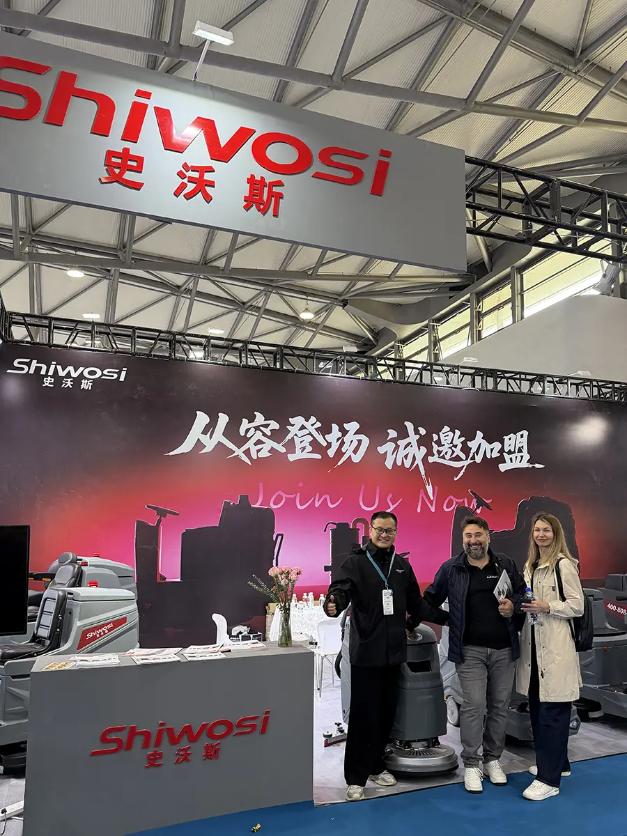 SHIWOSI team at an industry trade show