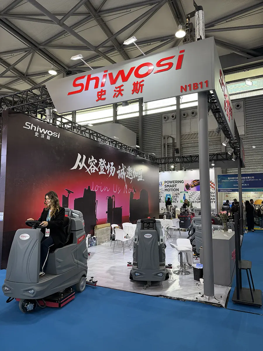 SHIWOSI team at an industry trade show