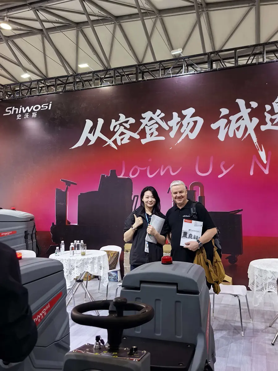 SHIWOSI team at an industry trade show