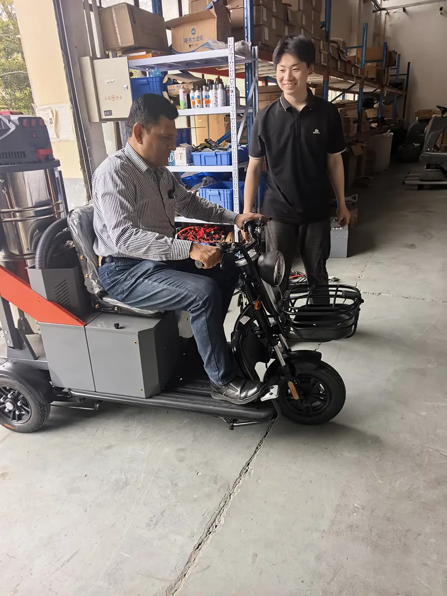 SHIWOSI team at an industry trade show