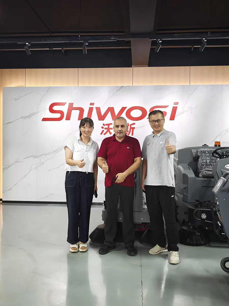 SHIWOSI team at an industry trade show