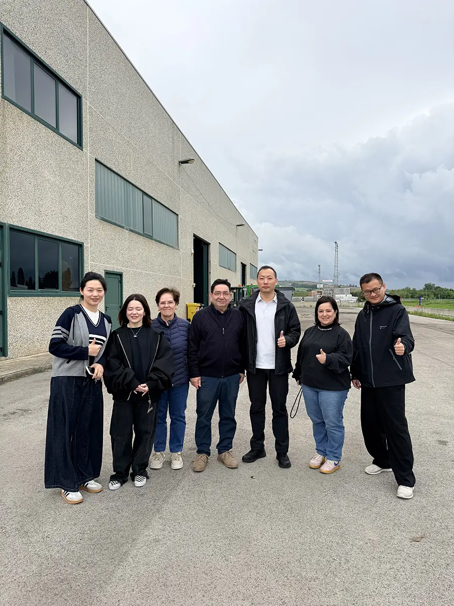 SHIWOSI team at an industry trade show