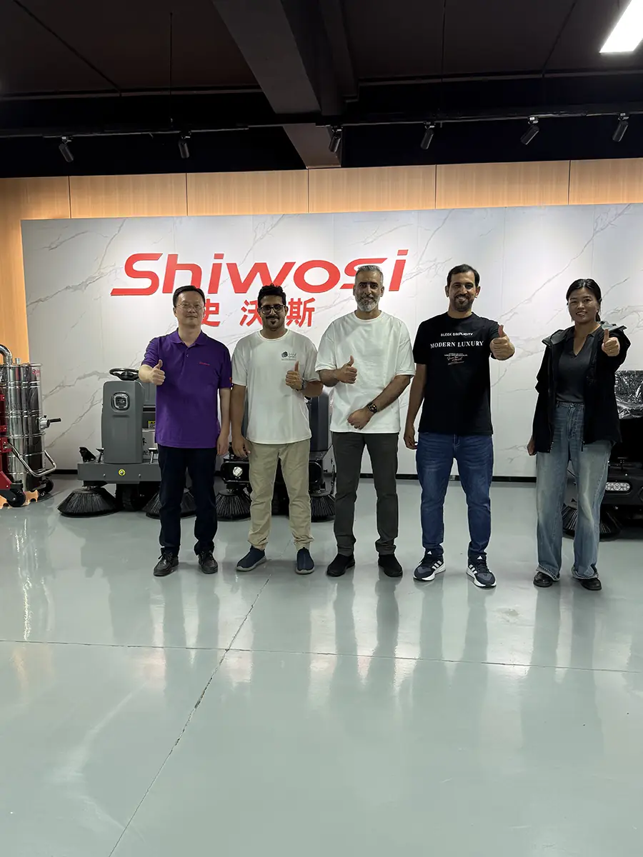 SHIWOSI team at an industry trade show