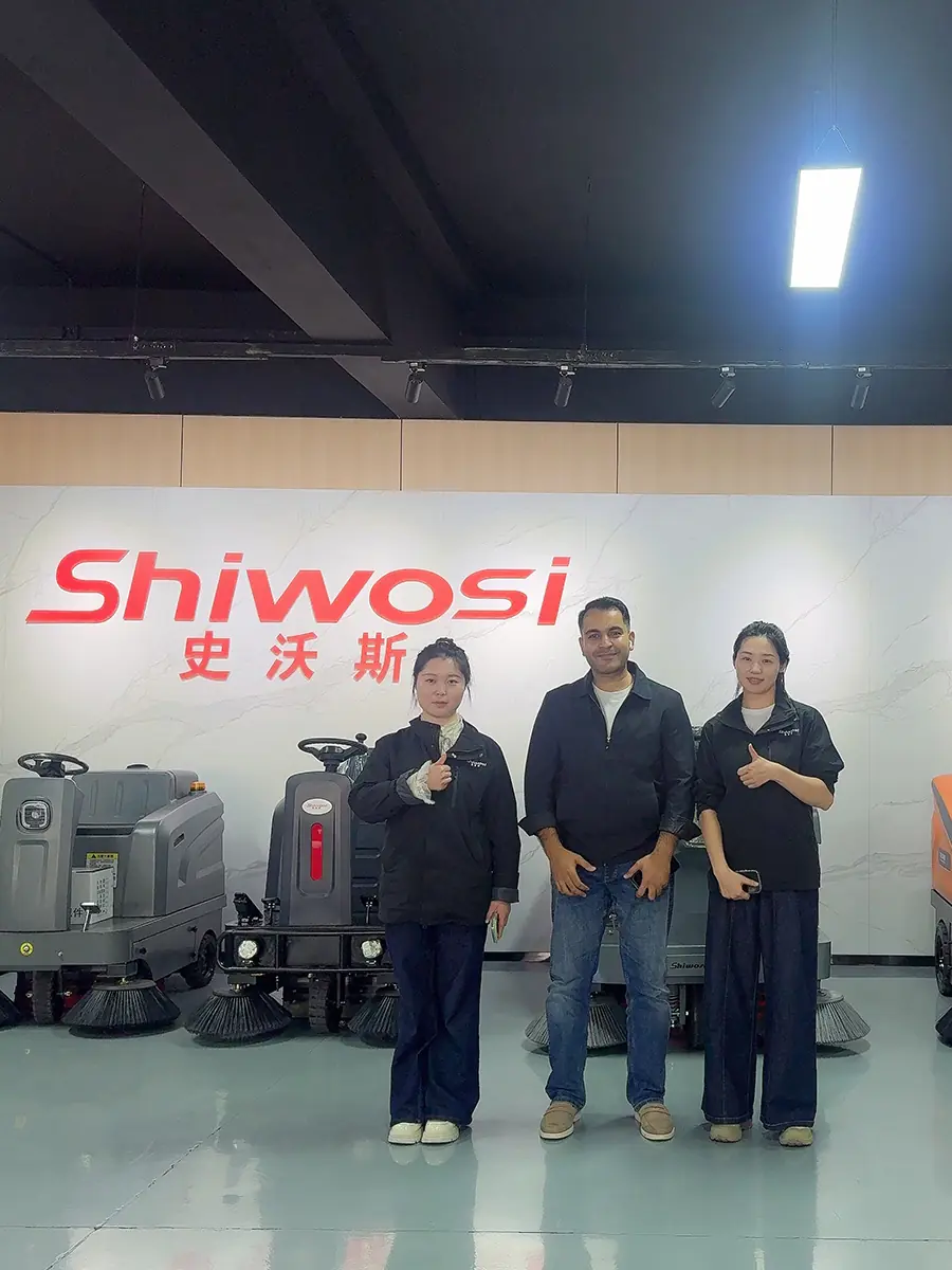 SHIWOSI team at an industry trade show