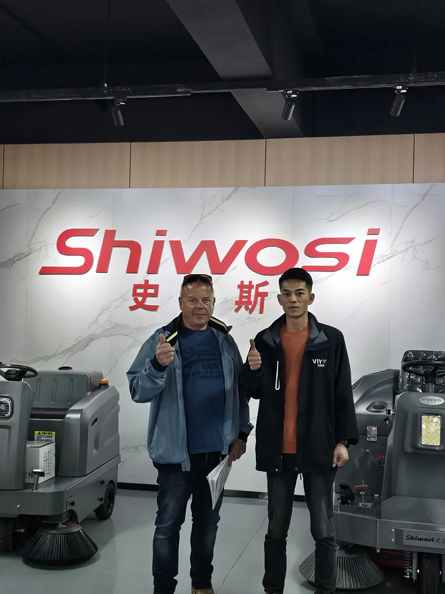 SHIWOSI team at an industry trade show