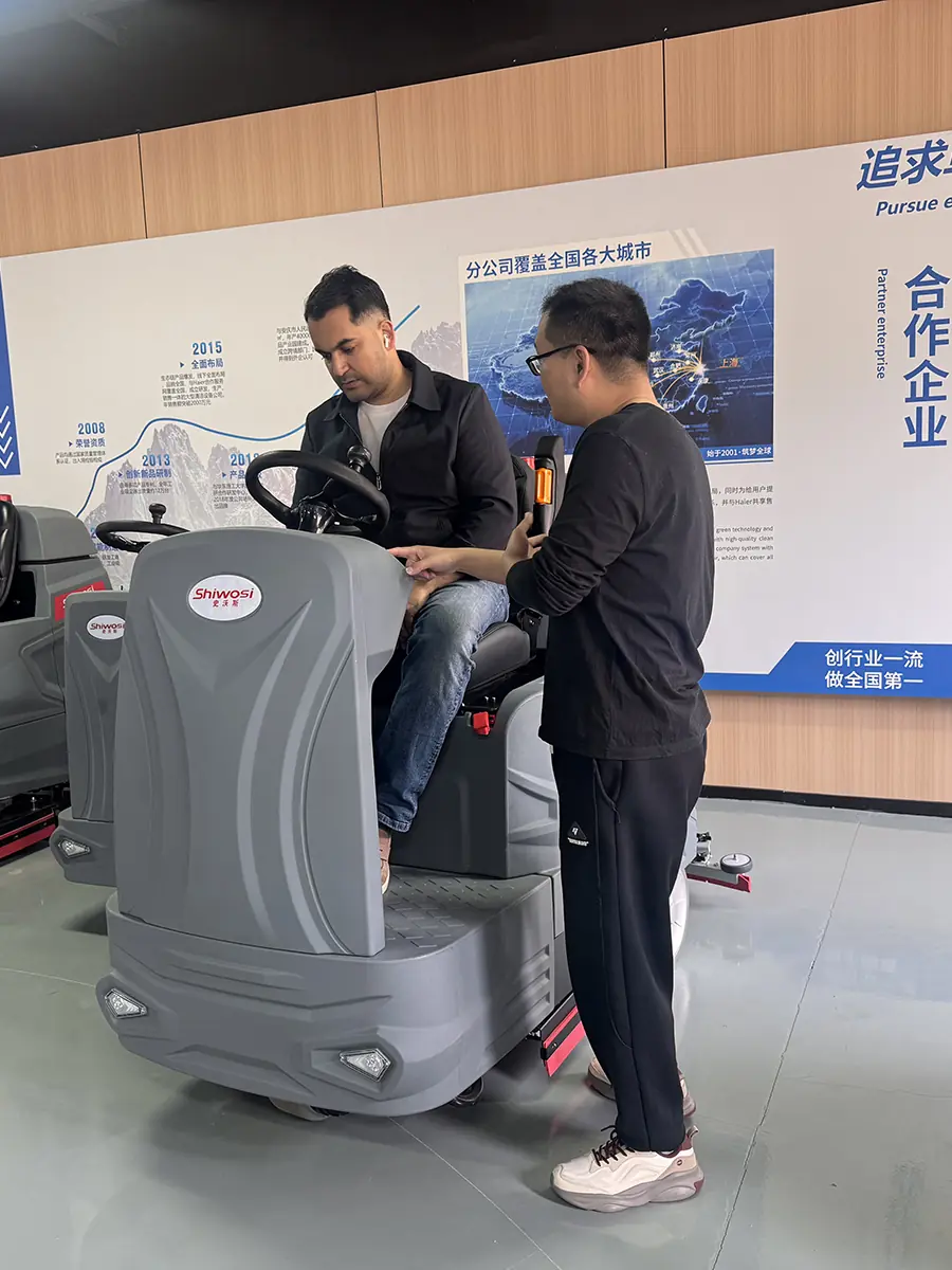 SHIWOSI team at an industry trade show