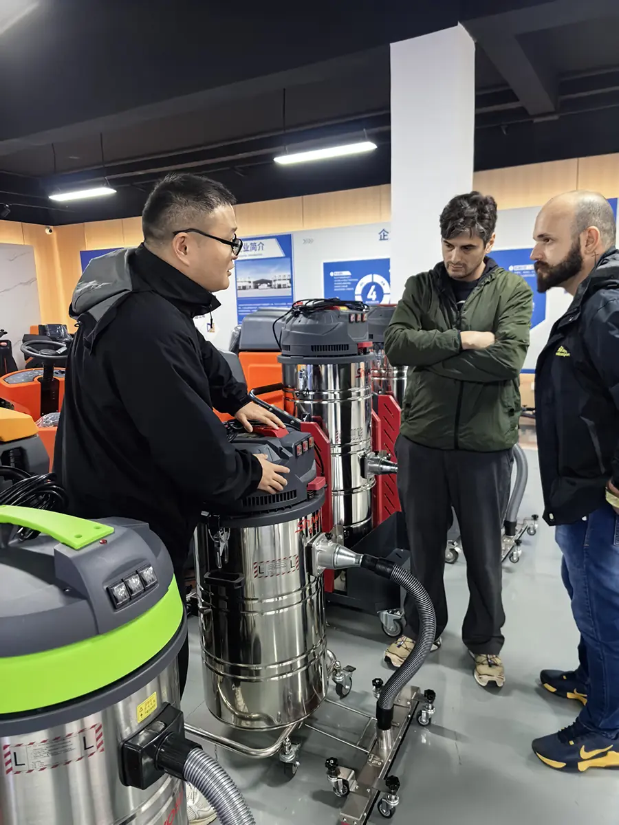 SHIWOSI team at an industry trade show