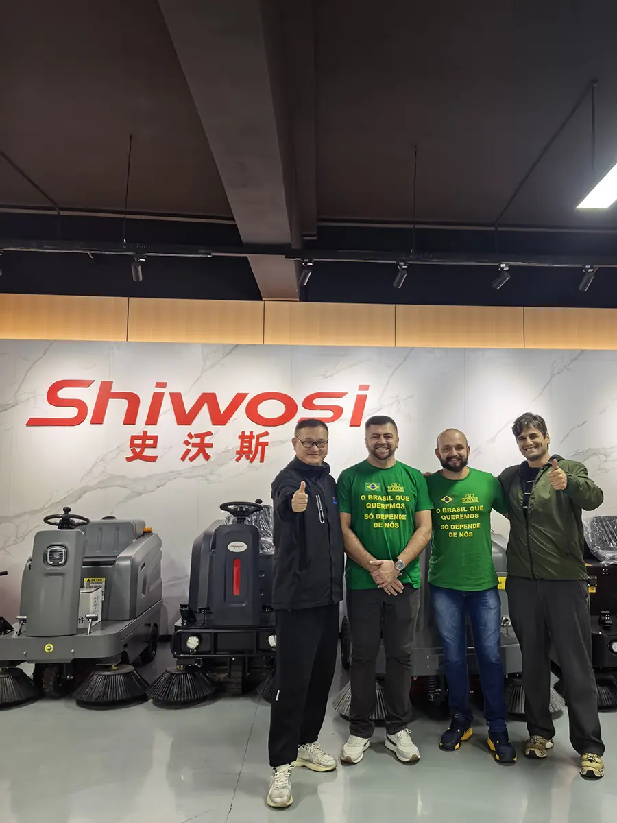 SHIWOSI team at an industry trade show