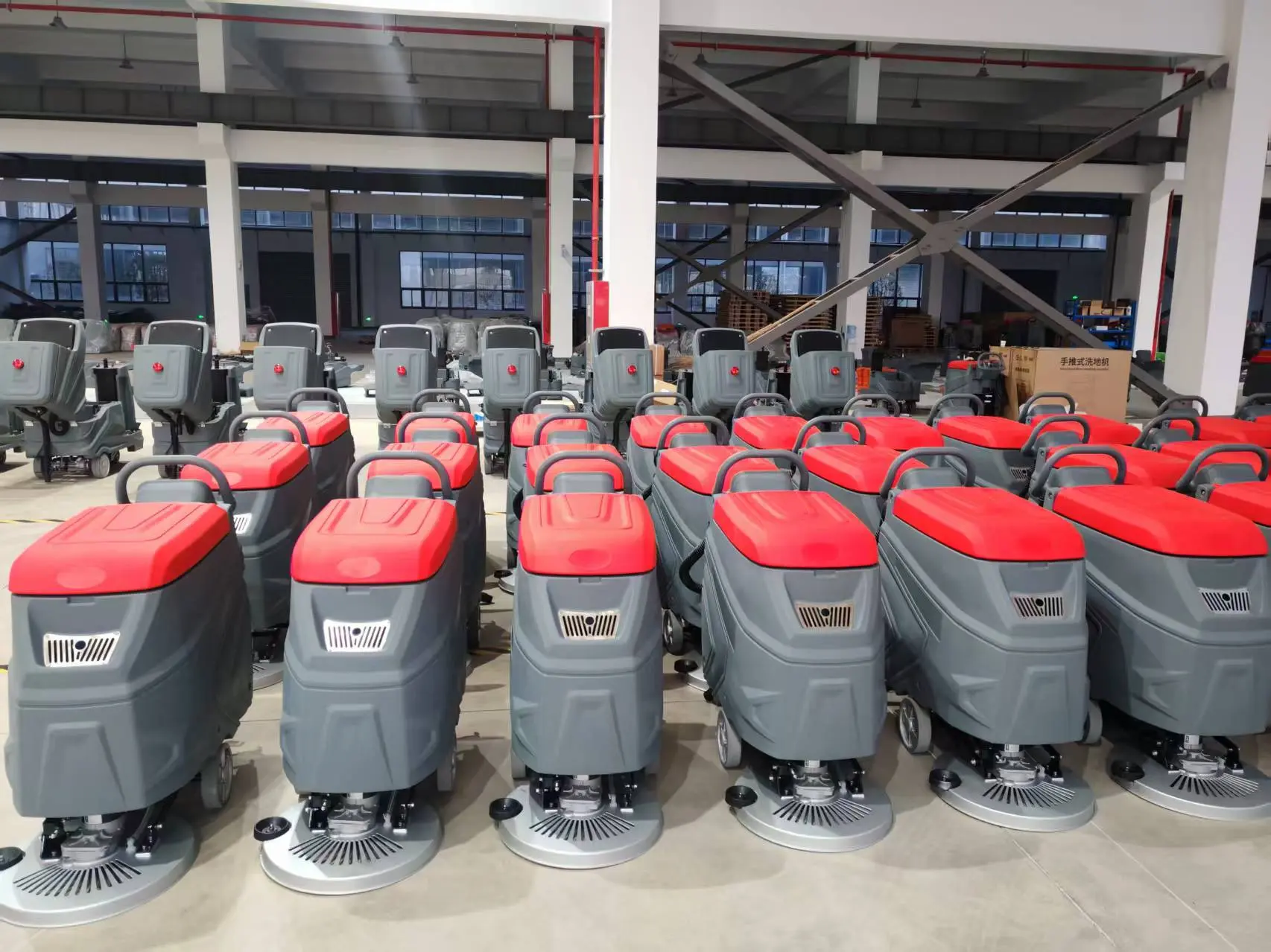 Finished floor scrubbers at the SHIWOSI factory