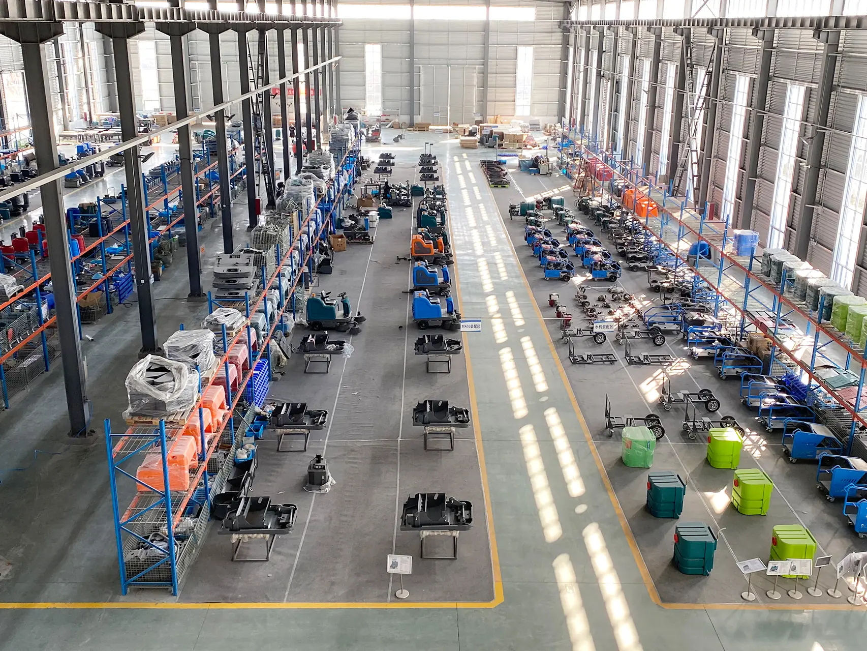 SHIWOSI floor cleaning machines arranged on the production floor