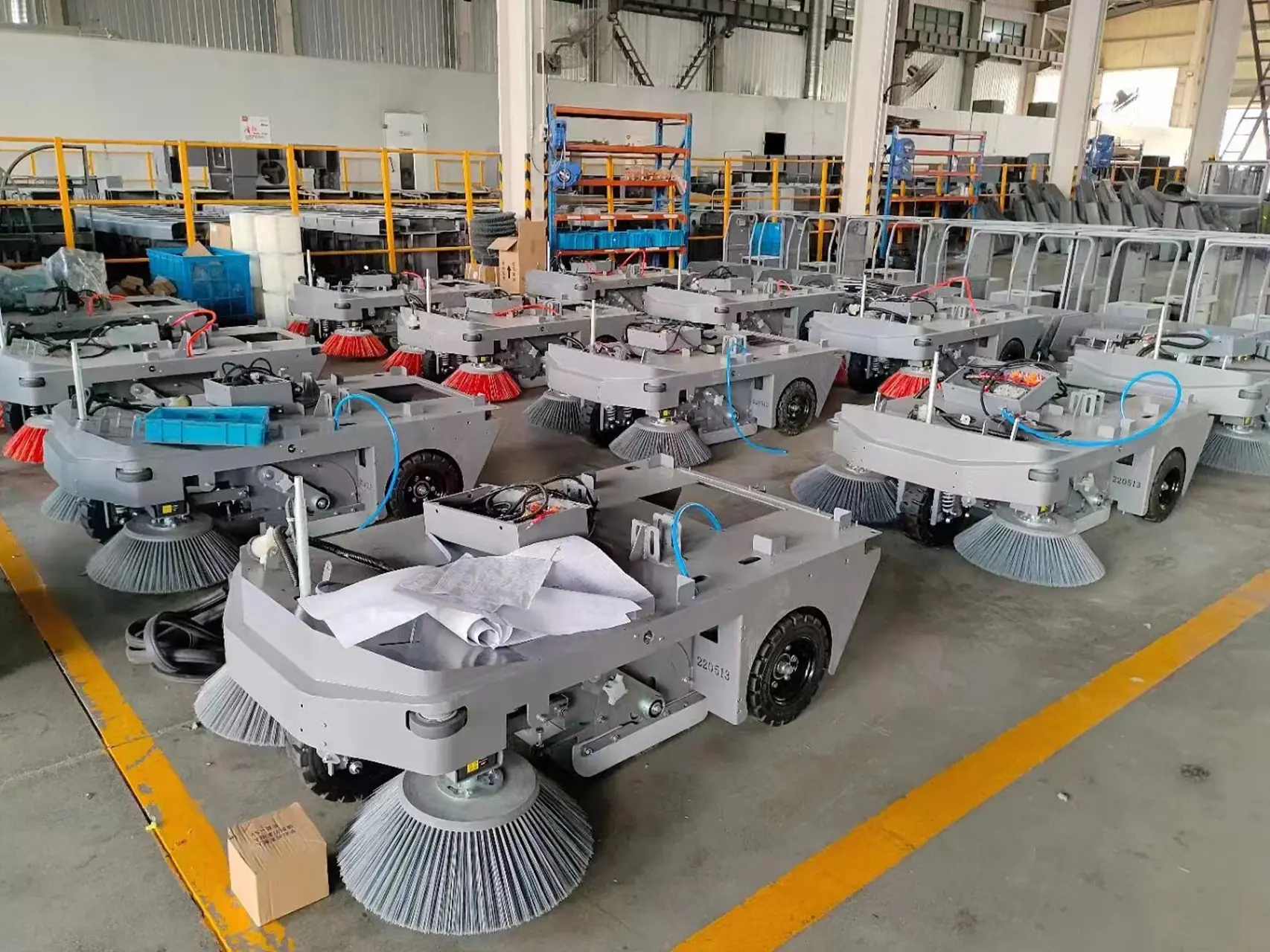 Cleaning equipment arranged in the SHIWOSI workshop