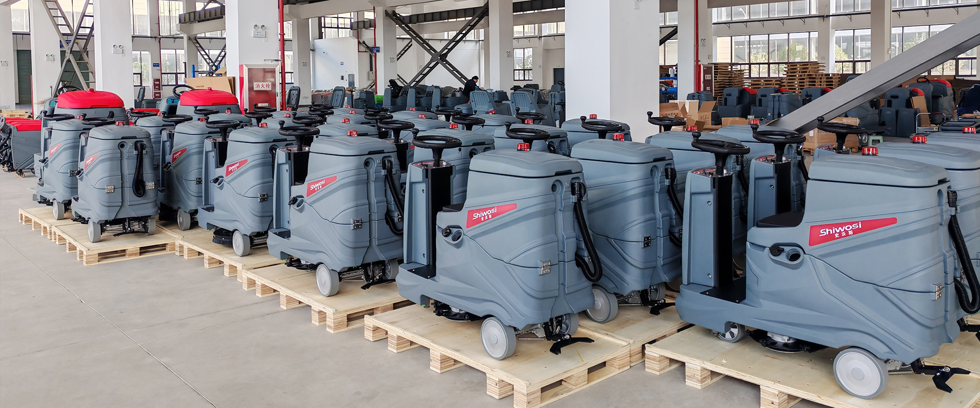 SHIWOSI finished floor scrubbers at the Shanghai factory